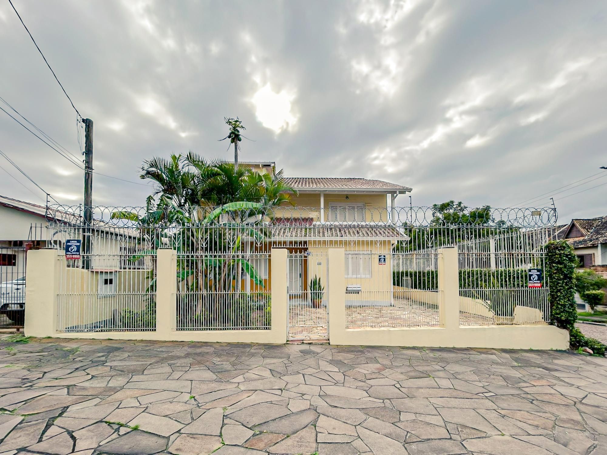 Casa 4 dormitórios 295m2 área construída bairro Nonoai