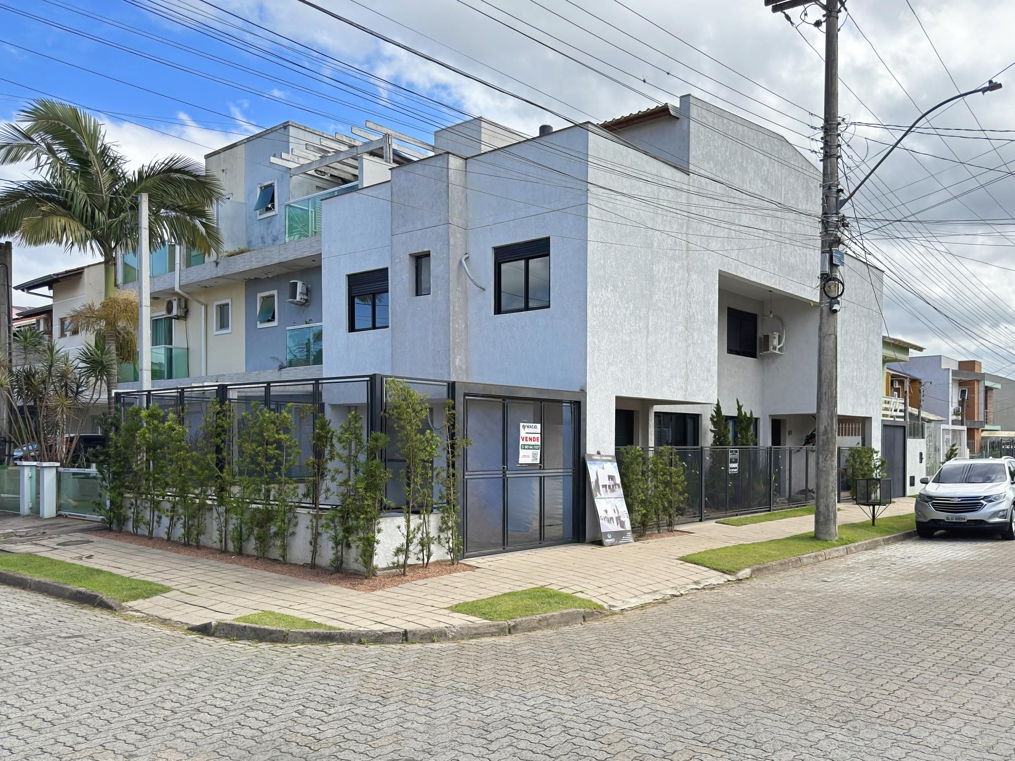 Casa à venda com 125m², 4 quartos, 1 suíte, 1 vaga no bairro Hípica em Porto Alegre