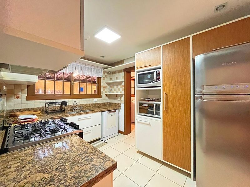Casa de Condomínio à venda com 3 quartos, 379m² - Foto 16