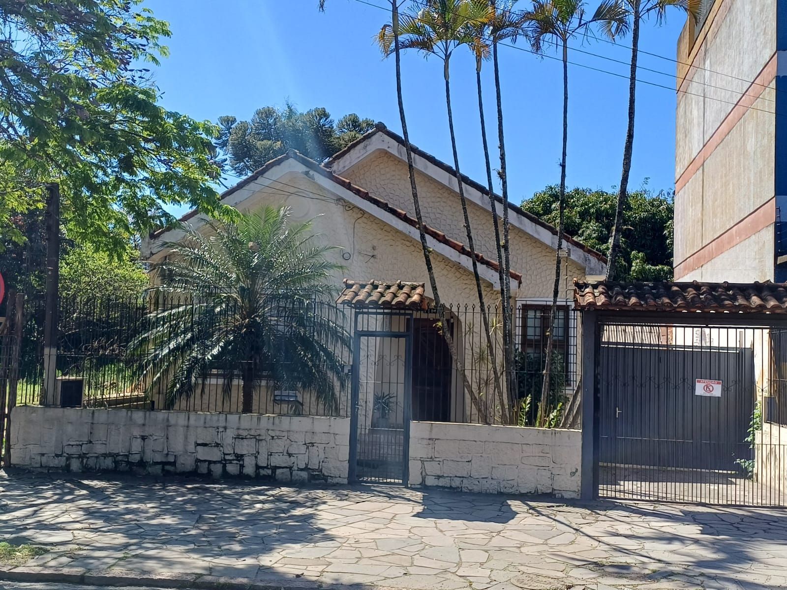 Oportunidade! Casa 3 quartos na Rua Santa Flora – Cavalhada