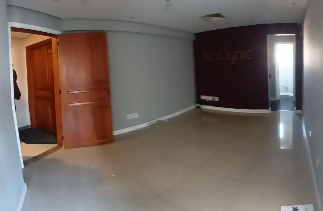 Sala Comercial à venda com 40m², 1 vaga no bairro Moinhos de Vento em Porto Alegre