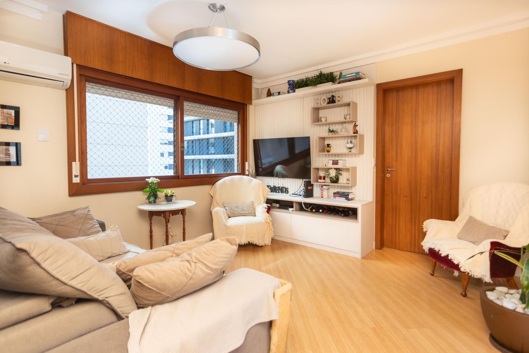 Apartamento à venda com 104m², 3 quartos, 1 suíte, 2 vagas no bairro Petrópolis em Porto Alegre