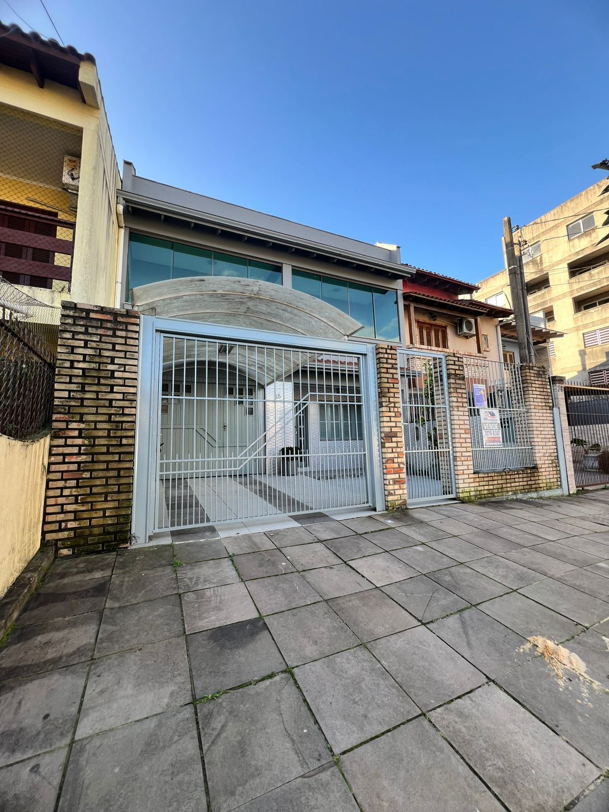 Casa à venda com 215m² na Hípica, 3 quartos sendo 1 suíte e 2 vagas