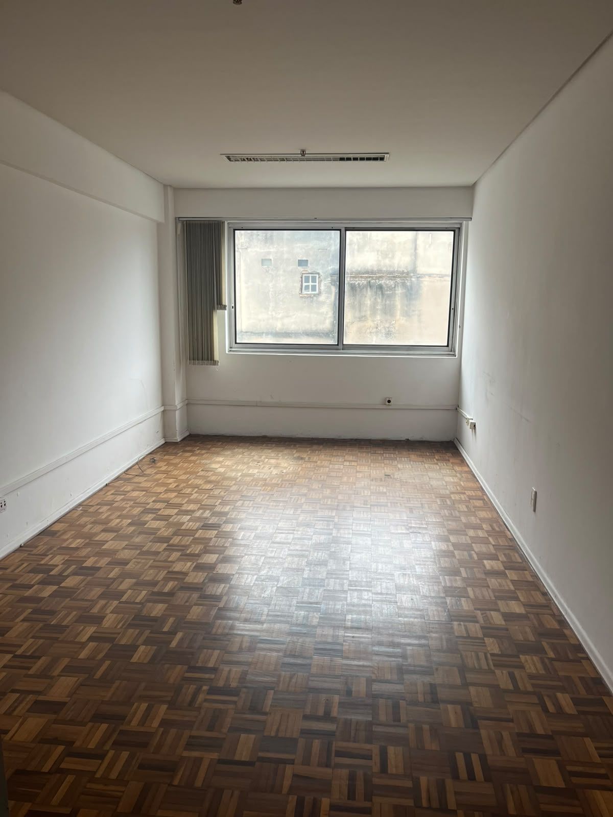 Sala comercial à venda no Edifício Santa Cruz | Centro de Porto Alegre