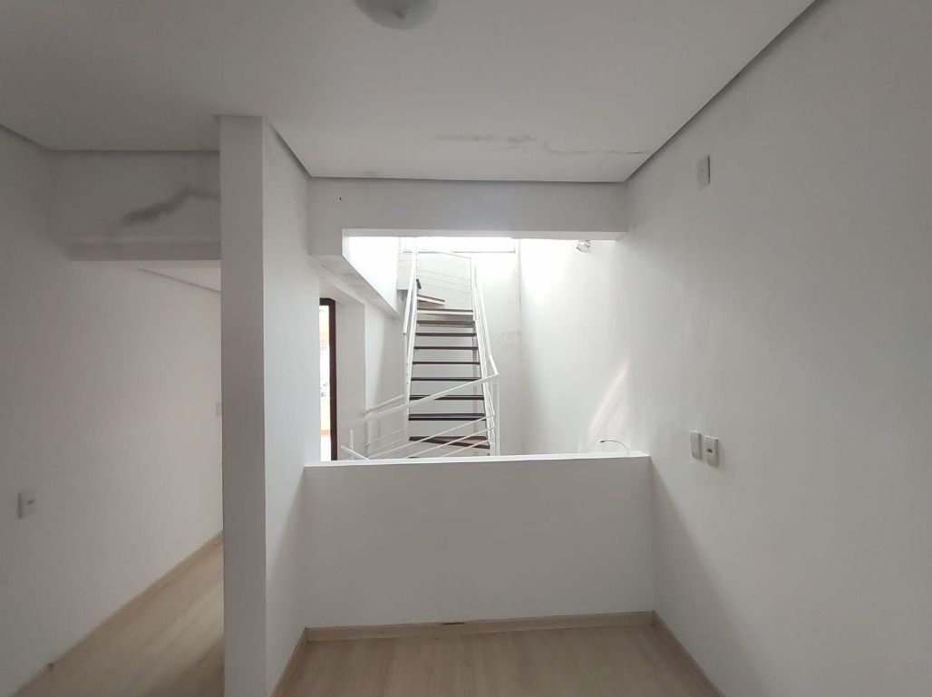Casa à venda com 3 quartos, 222m² - Foto 10