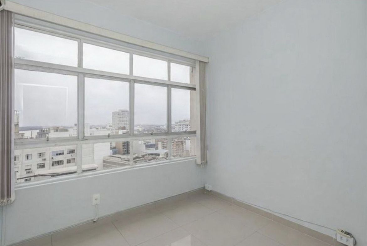 Sala Comercial, 2 dormitórios no bairro Centro Histórico em Porto Alegre para Comprar
