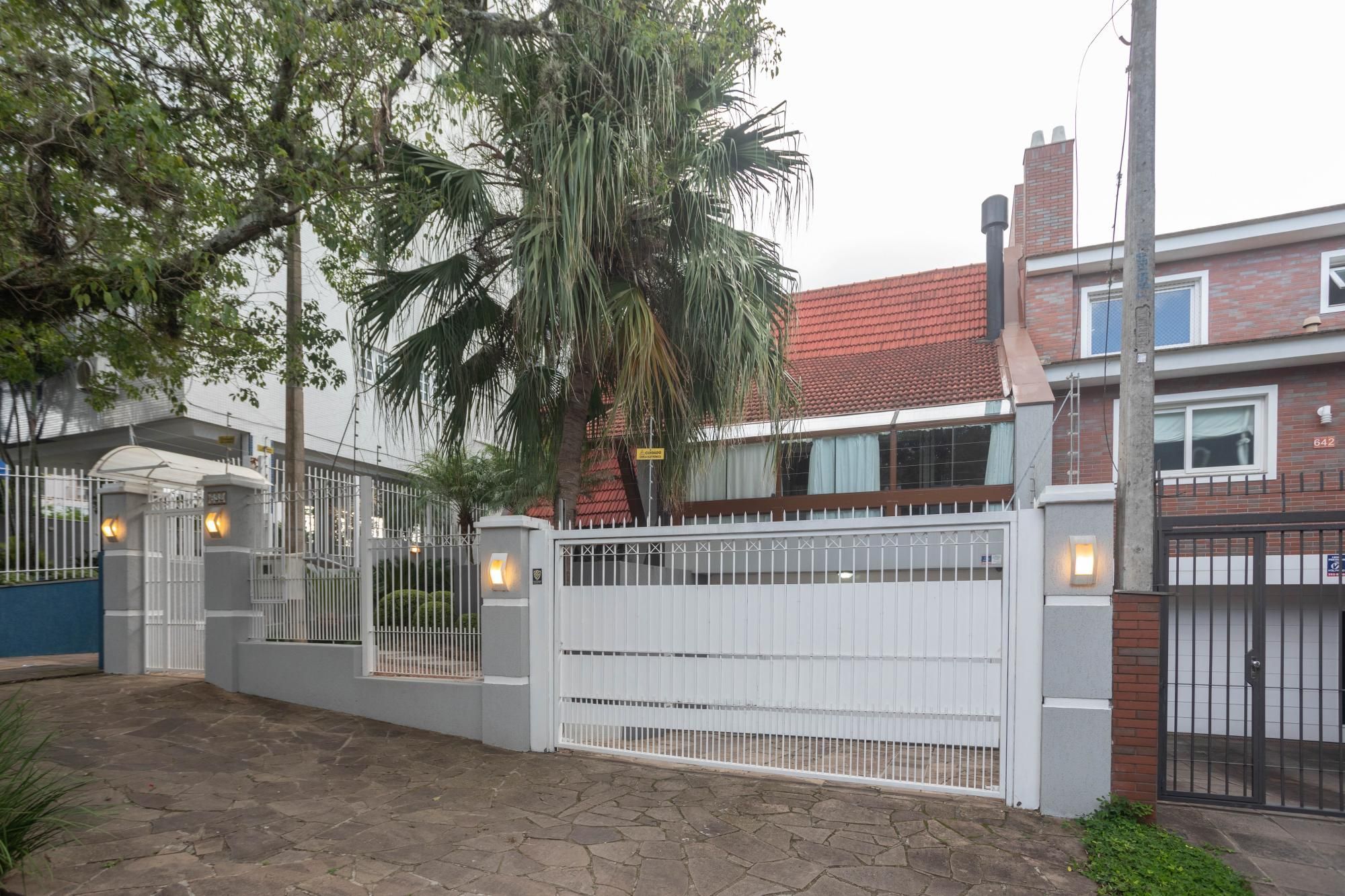 Casa com piscina no Chácara das Pedras