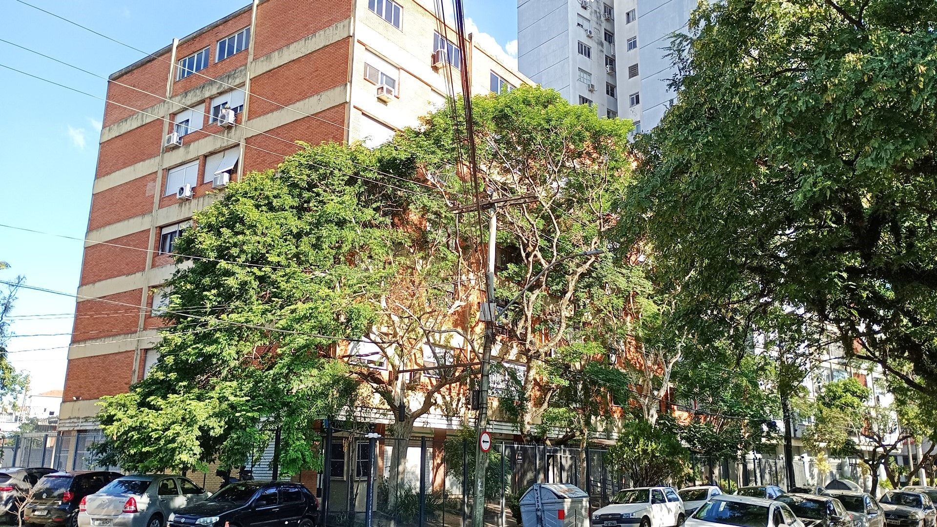 Apartamento à venda com 3 quartos, 108m², 1 suíte, 1 vaga, Praça Piratini no bairro Santana em Porto Alegre