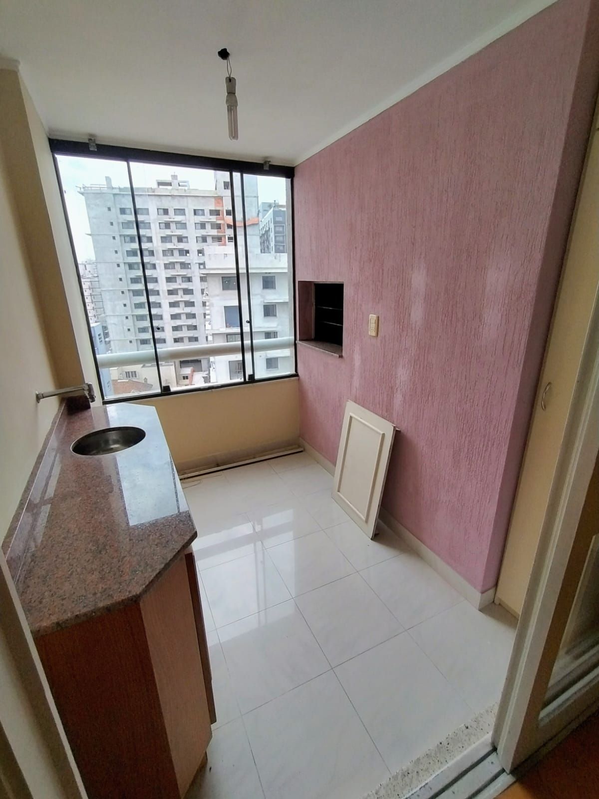 Apartamento à venda com 98m², 3 quartos, 1 vaga no bairro Cidade Baixa em Porto Alegre