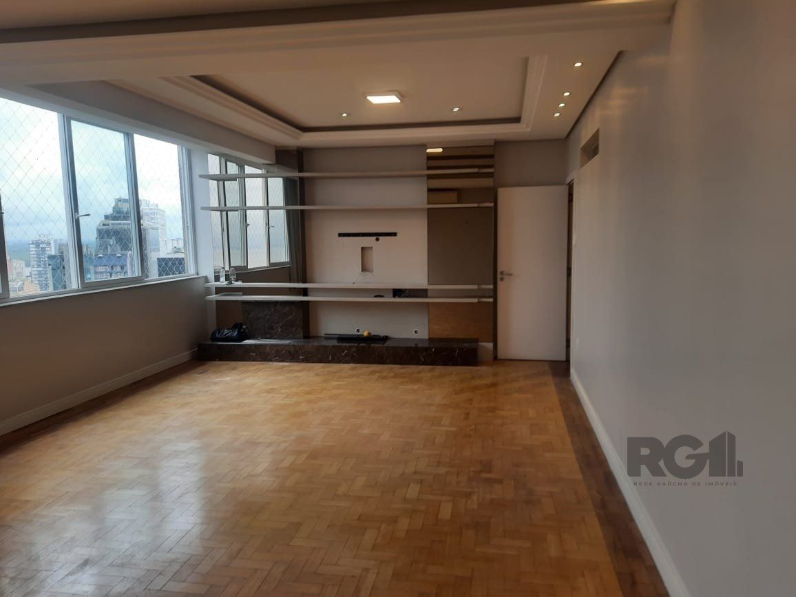 Apartamento à venda com 126m², 3 quartos, 1 suíte, 1 vaga no bairro Centro Histórico em Porto Alegre