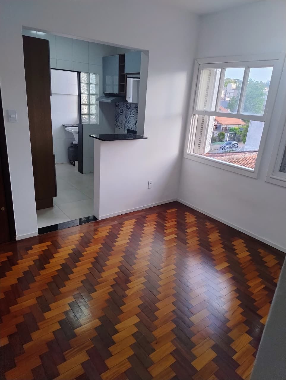 #Vende apartamento  desopcupado com 2 quartos no Menino Deus#