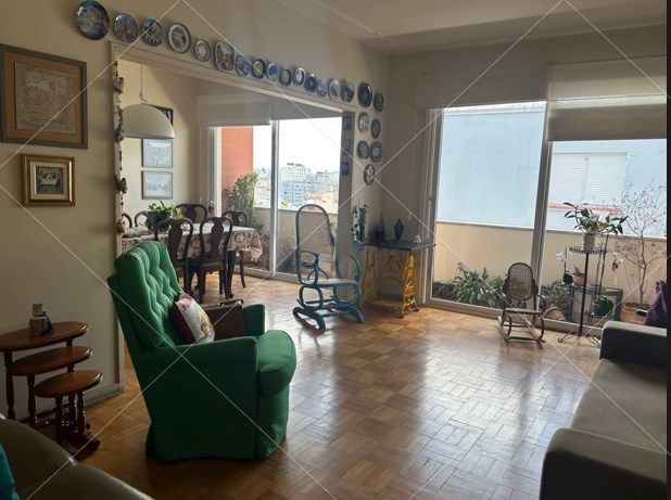 Apartamento 2 quartos, desocupado, andar alto na cidade Baixa!