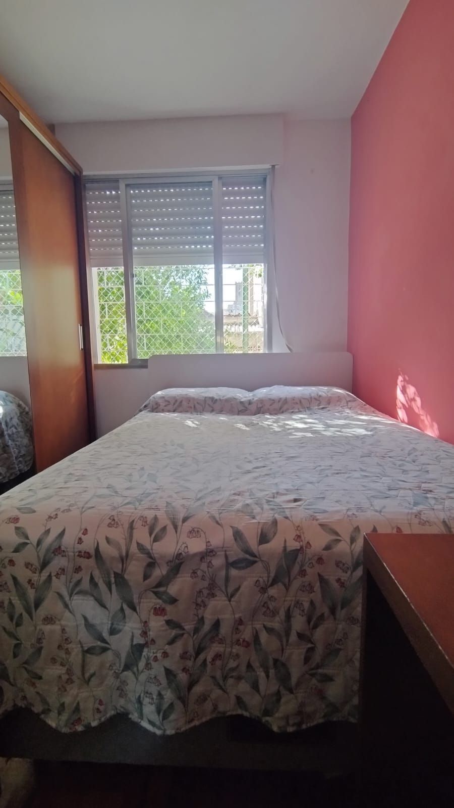 Apartamento 1 dormitório, todo reformado, semimobiliado em condominio fechado.