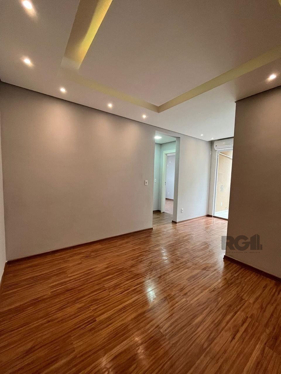 Casa à venda com 70m², 2 quartos, 2 vagas no bairro Hípica em Porto Alegre