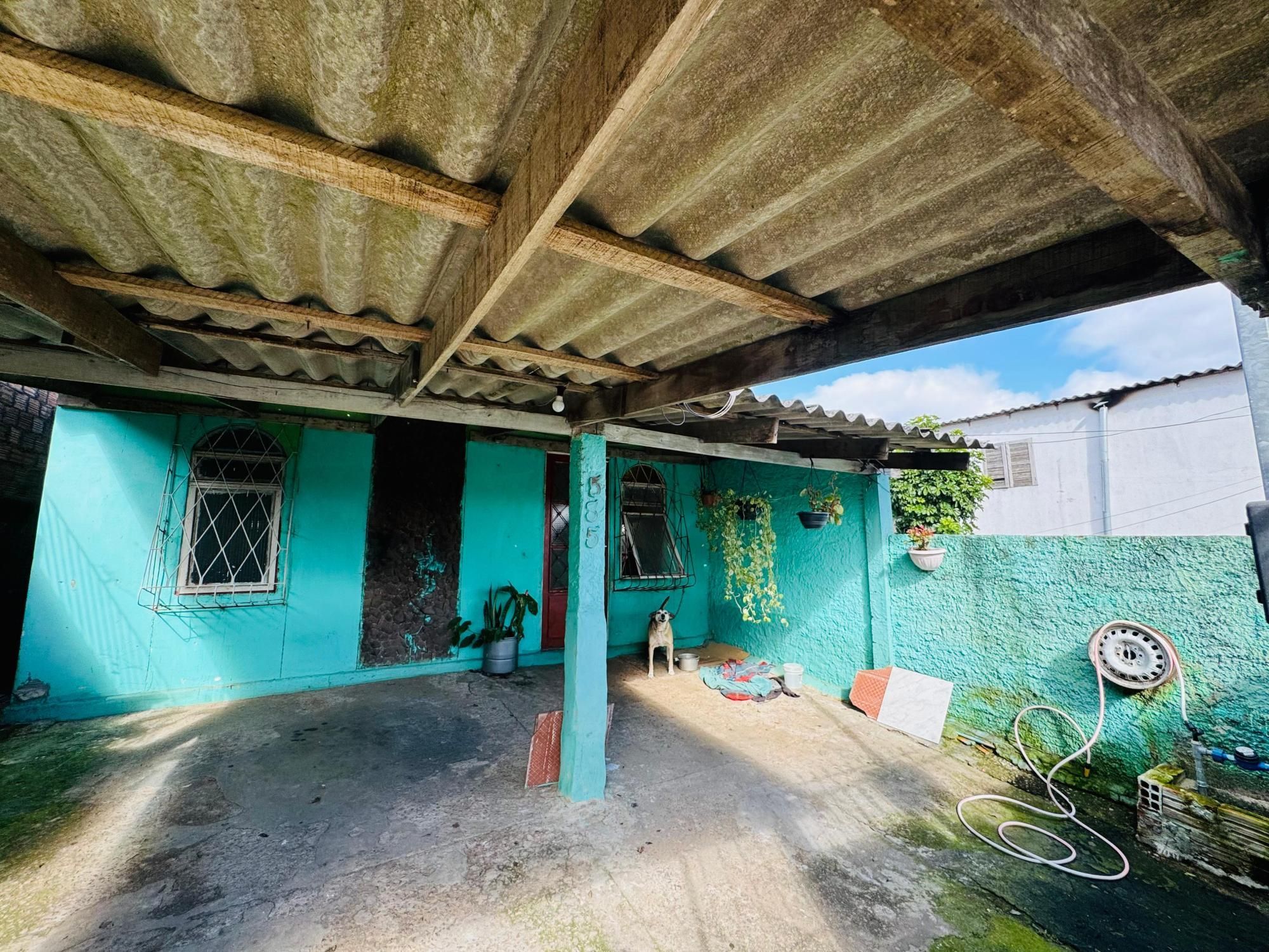 Casa à venda com 3 quartos, 69m² - Foto 1