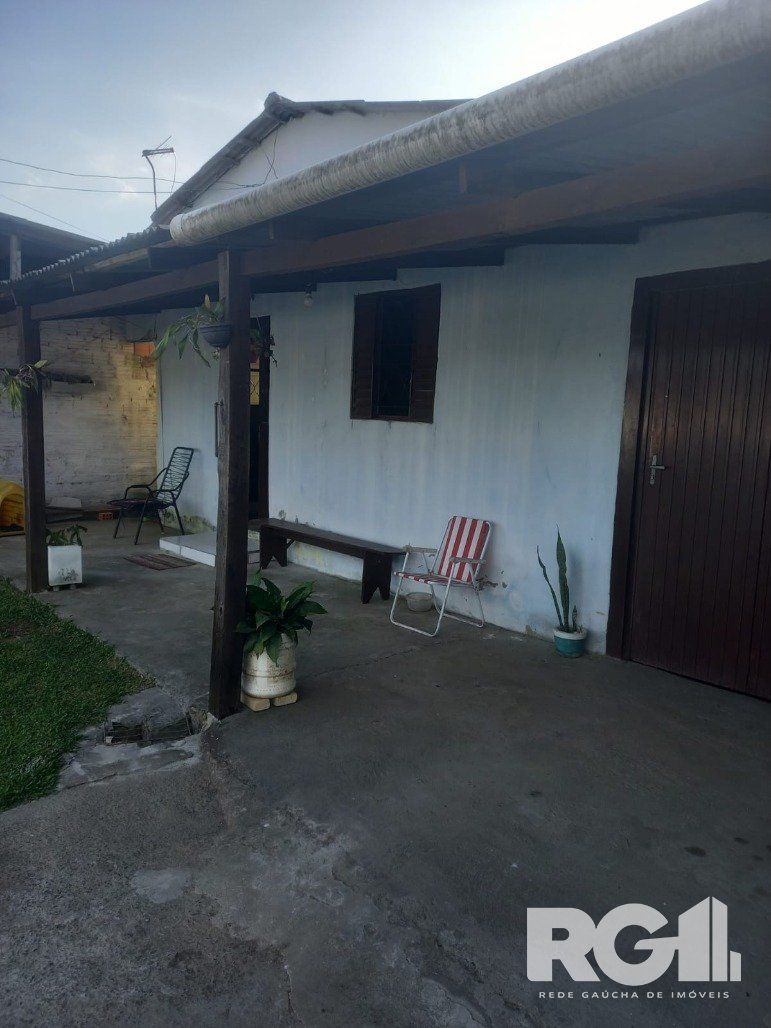 Casa à venda com 3 quartos, 108m² - Foto 1