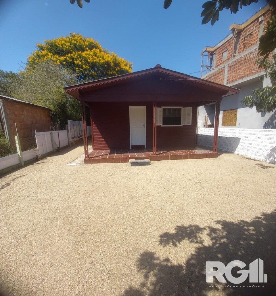 Casa à venda com 3 quartos, 97m² - Foto 1