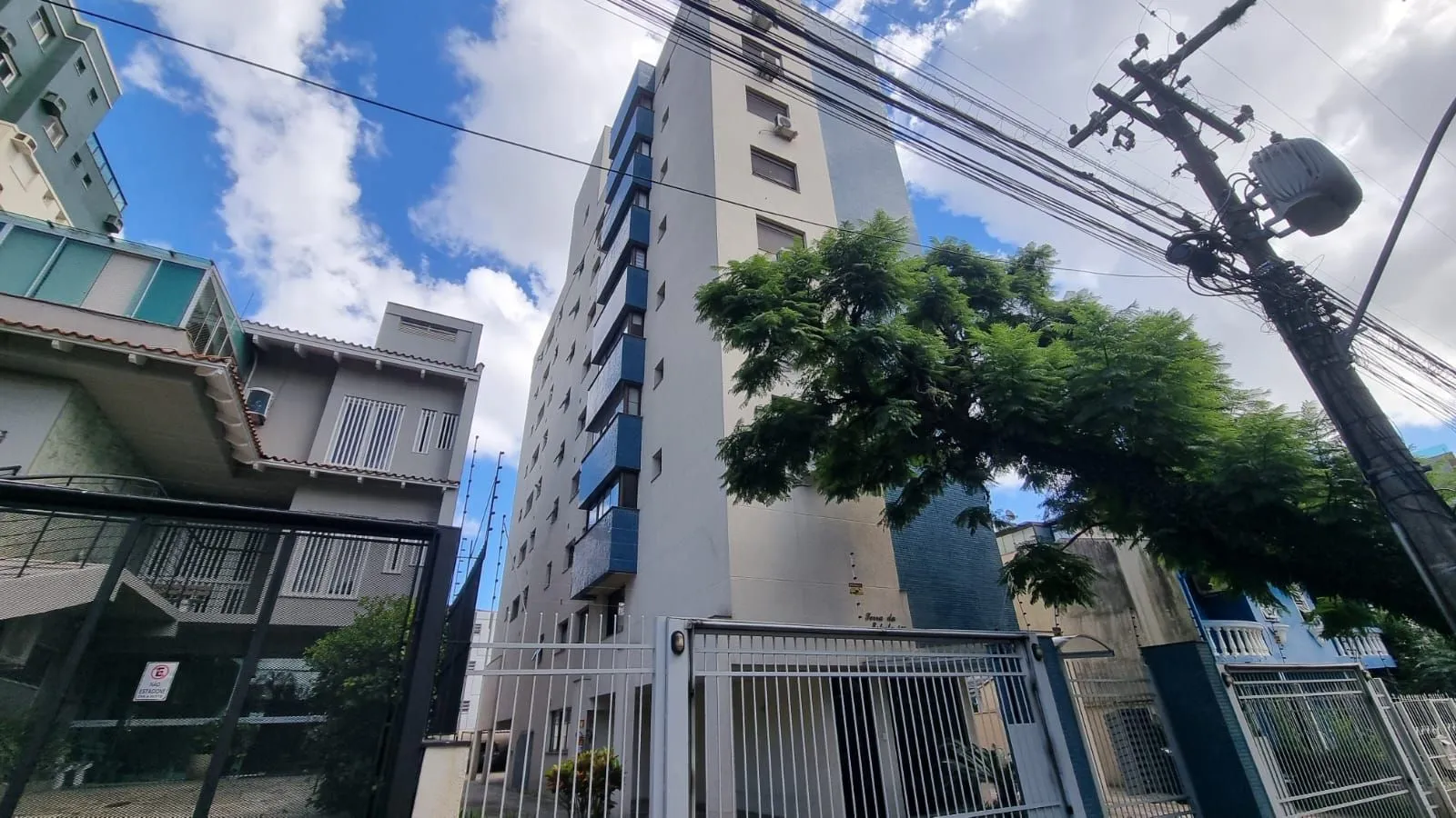 Apartamento, 2 dormitórios no bairro São João em Porto Alegre para Comprar