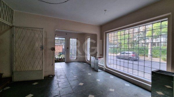 Casa à venda com 2 quartos, 200m² - Foto 2