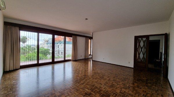 Apartamento à venda com 3 quartos, 189m², 1 suíte, 2 vagas, Alameda Victor Adalberto Kessler no bairro Auxiliadora em Porto Alegre