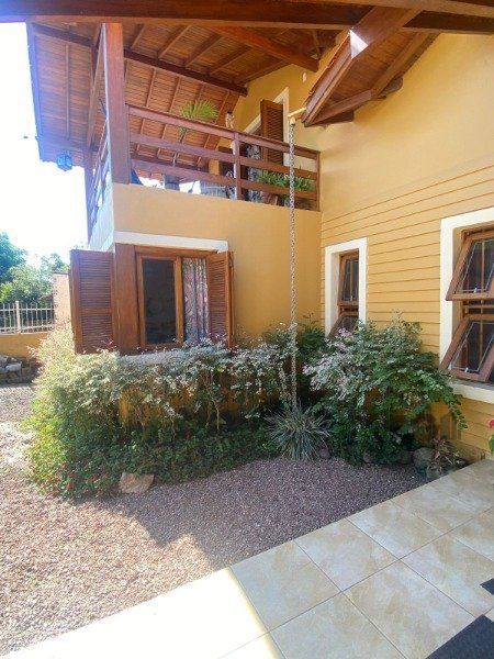 Casa à venda com 3 quartos, 258m² - Foto 2