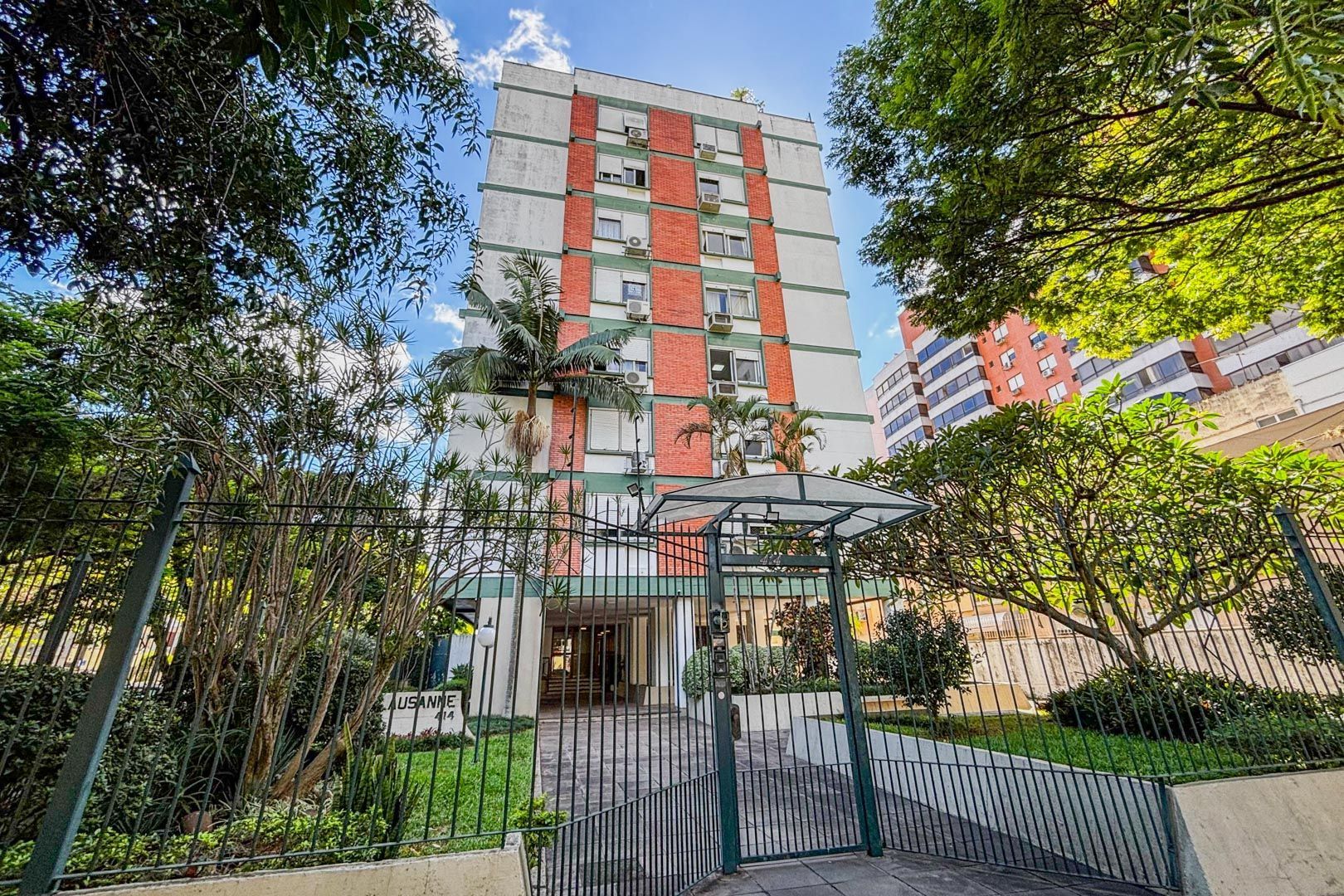 Apartamento de 03 dormitorios com suite e vaga coberta no bairro Menino Deus