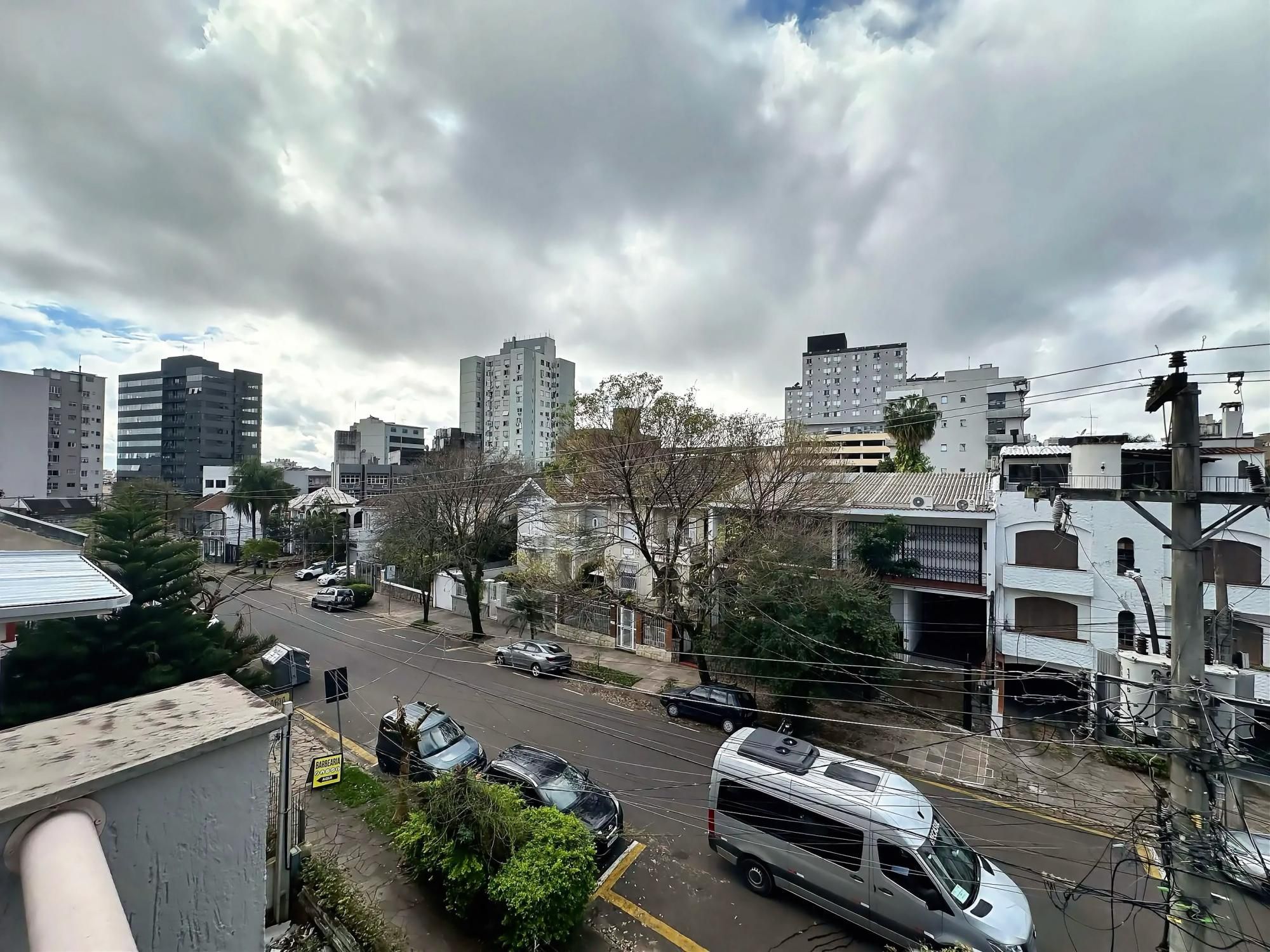 Casa com 4 dormitórios e 309m² à venda em Floresta, Porto Alegre. — foto 2