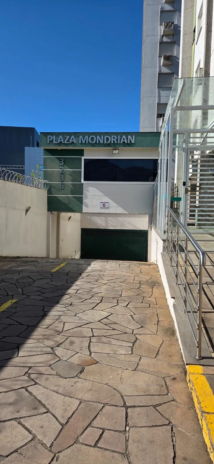 BOX NO CONDOMINIO PLAZA MONDRIAN EM TERESÓPOLIS - PORTO ALEGRE