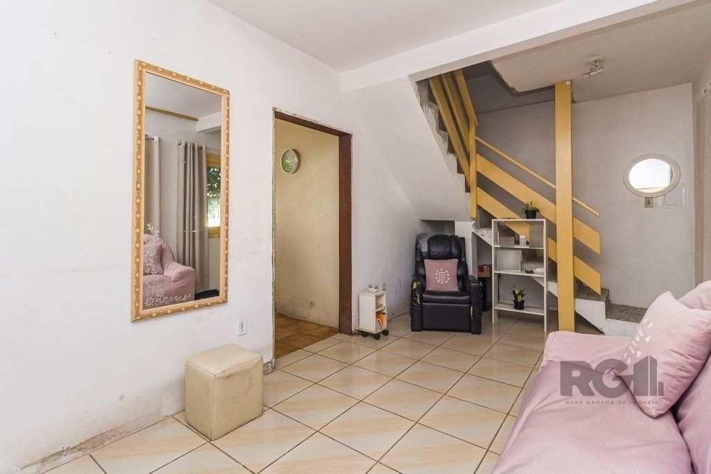 Casa à venda com 140m², 3 quartos, 1 suíte, 3 vagas no bairro Sarandi em Porto Alegre
