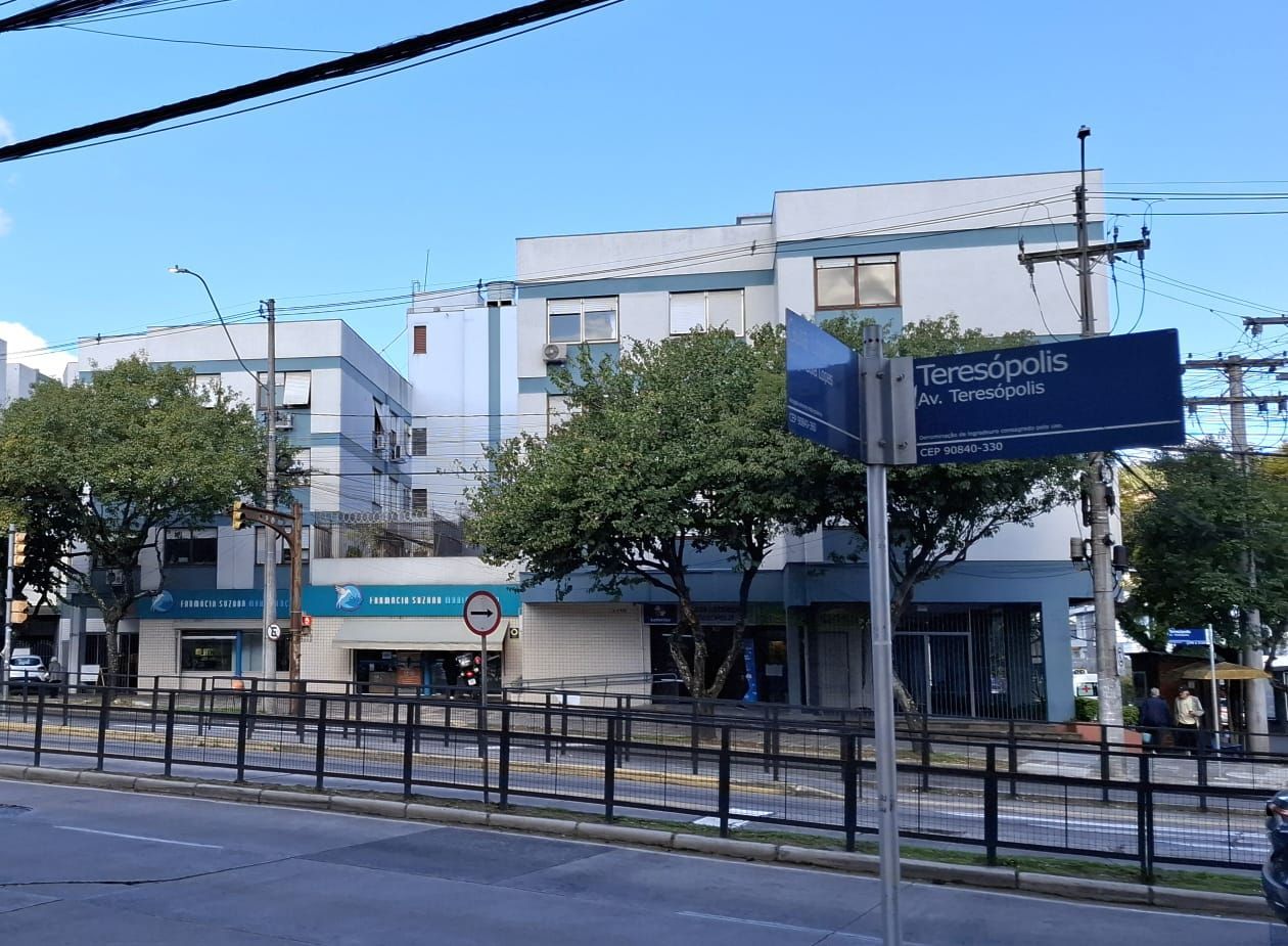 Apartamento à venda com 95m², 3 quartos, 1 vaga no bairro Teresópolis em Porto Alegre