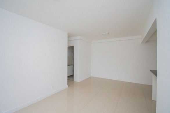 Apartamento com 3 quartos e 75m² à venda em Jardim Carvalho, Porto Alegre. — foto 2
