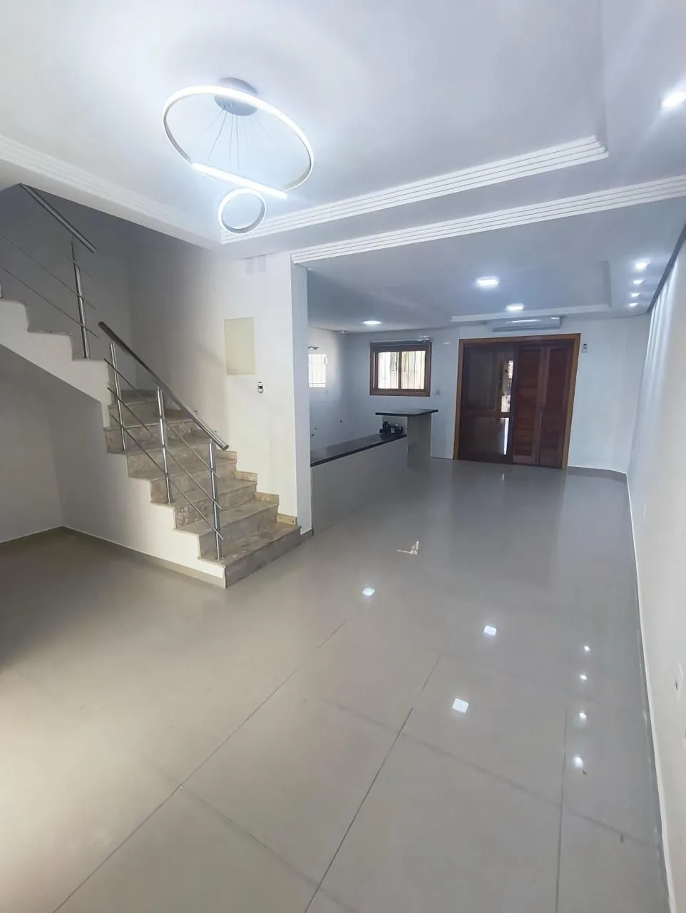 Casa, 3 dormitórios no bairro Guarujá em Porto Alegre para Comprar