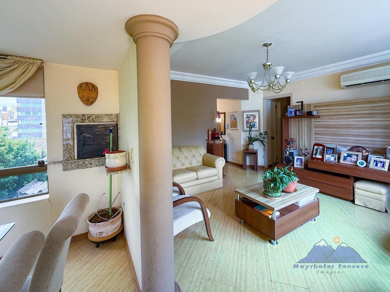 Apartamento de 2 dormitorios à venda em Passo da Areia, Porto Alegre.