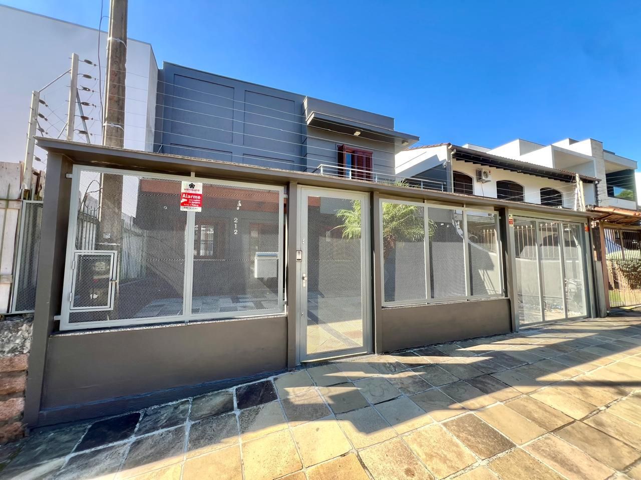 Casa à venda com 3 quartos, 278m² - Foto 2