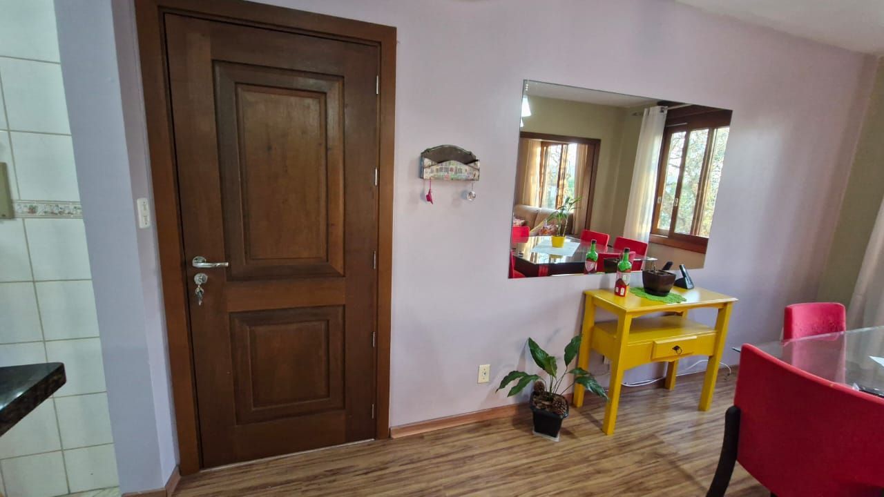 Apartamento pronto para morar, todo reformado, 3 dormitórios, banheiro, cozinha, área de serviço e 1 garagem