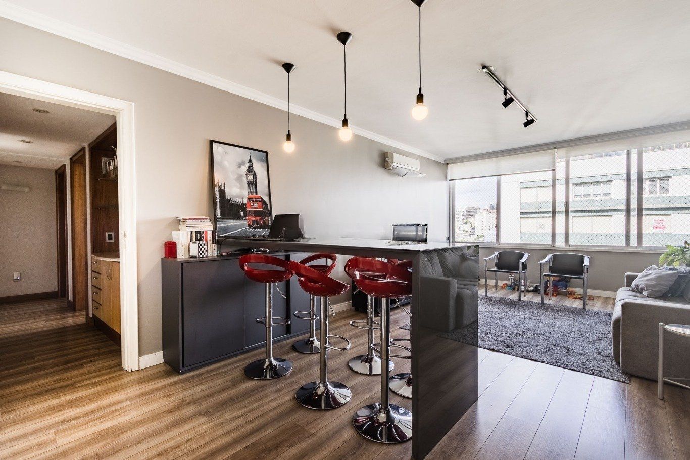 Apartamento com 3 quartos e 147m² à venda em Moinhos de Vento, Porto Alegre.