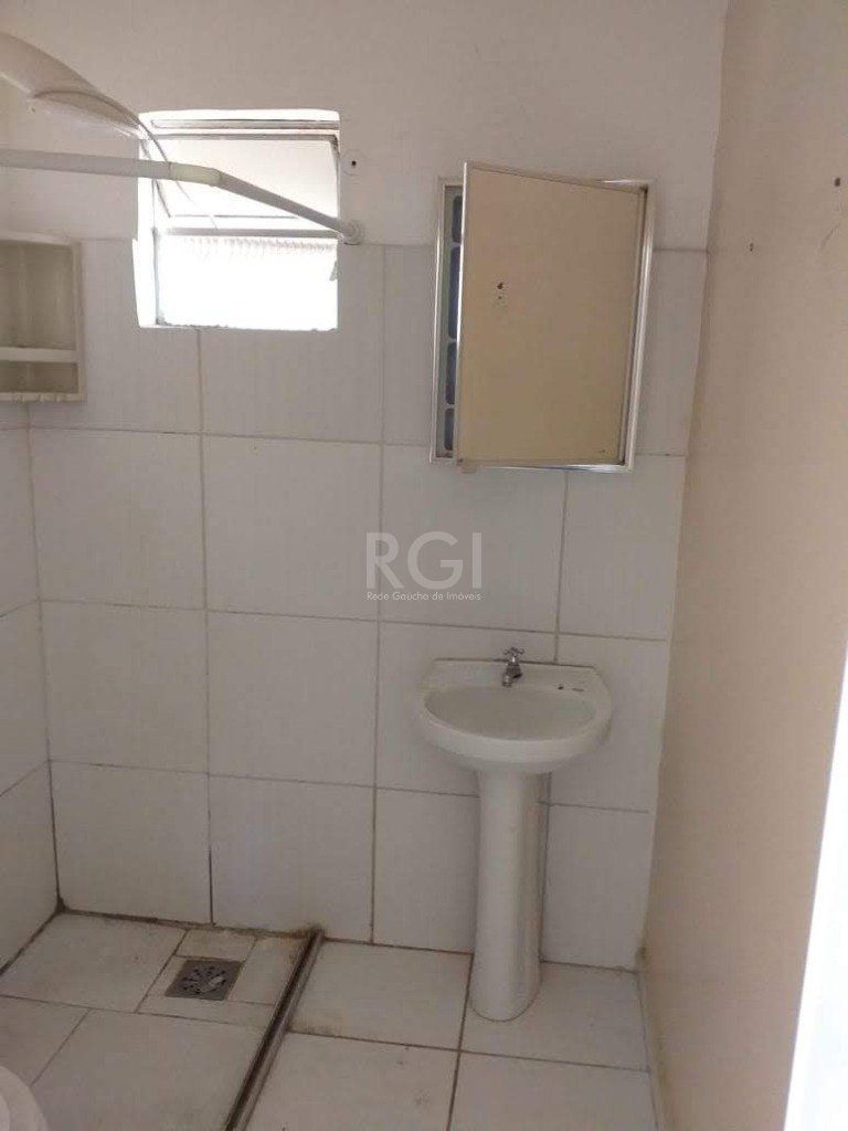 Casa à venda com 6 quartos, 200m² - Foto 28