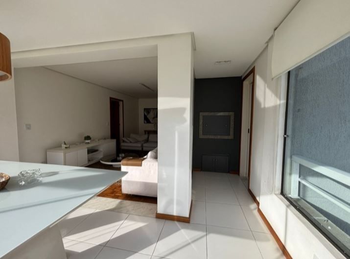 Apartamento amplo de 02 quartos com suite, 1 vaga no Menino Deus - Porto Alegre /RS