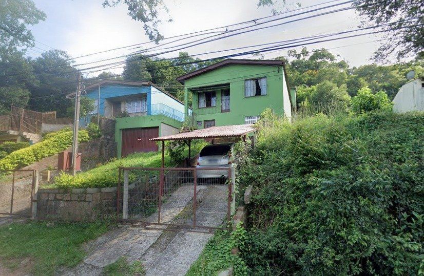 Casa 280m² - 5 dormitórios, 4 banheiros, 2 vagas no bairro Cascata