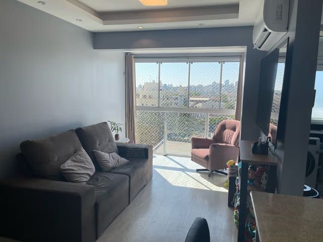 Apartamento de 2 dormitórios à venda em São Geraldo, Porto Alegre.