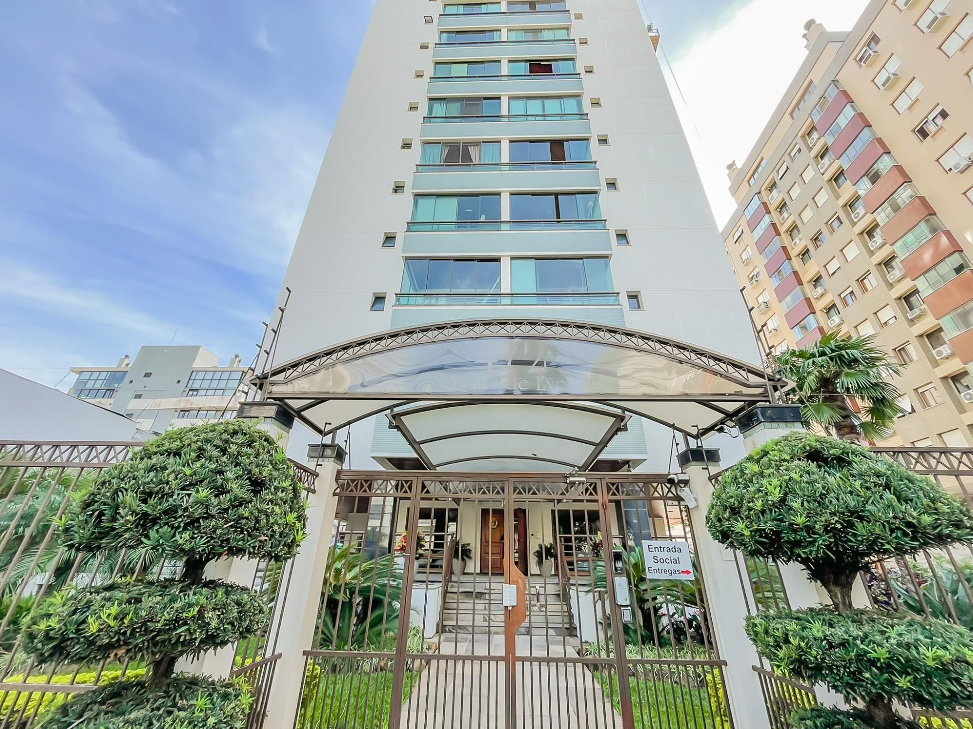 Lindo apartamento 03 dormitórios, duas vagas Coração Menino Deus