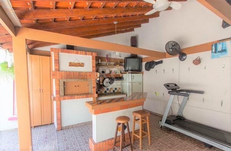 Casa à venda com 3 quartos, 240m² - Foto 25