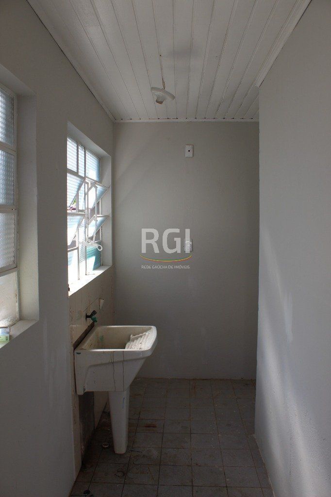 Casa à venda com 6 quartos, 224m² - Foto 10