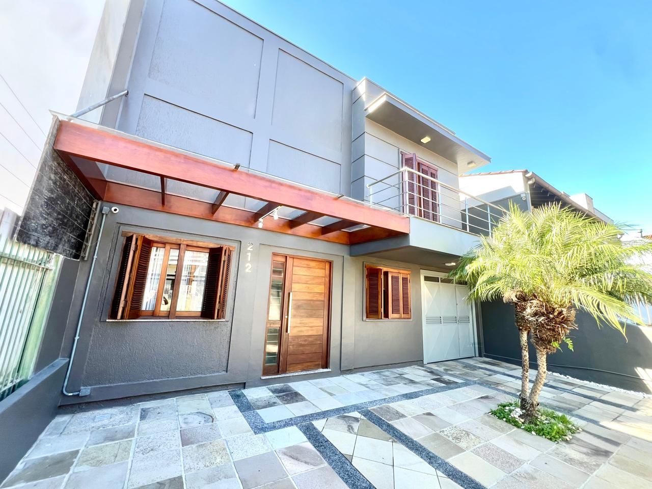 Casa à venda com 3 quartos, 278m² - Foto 1