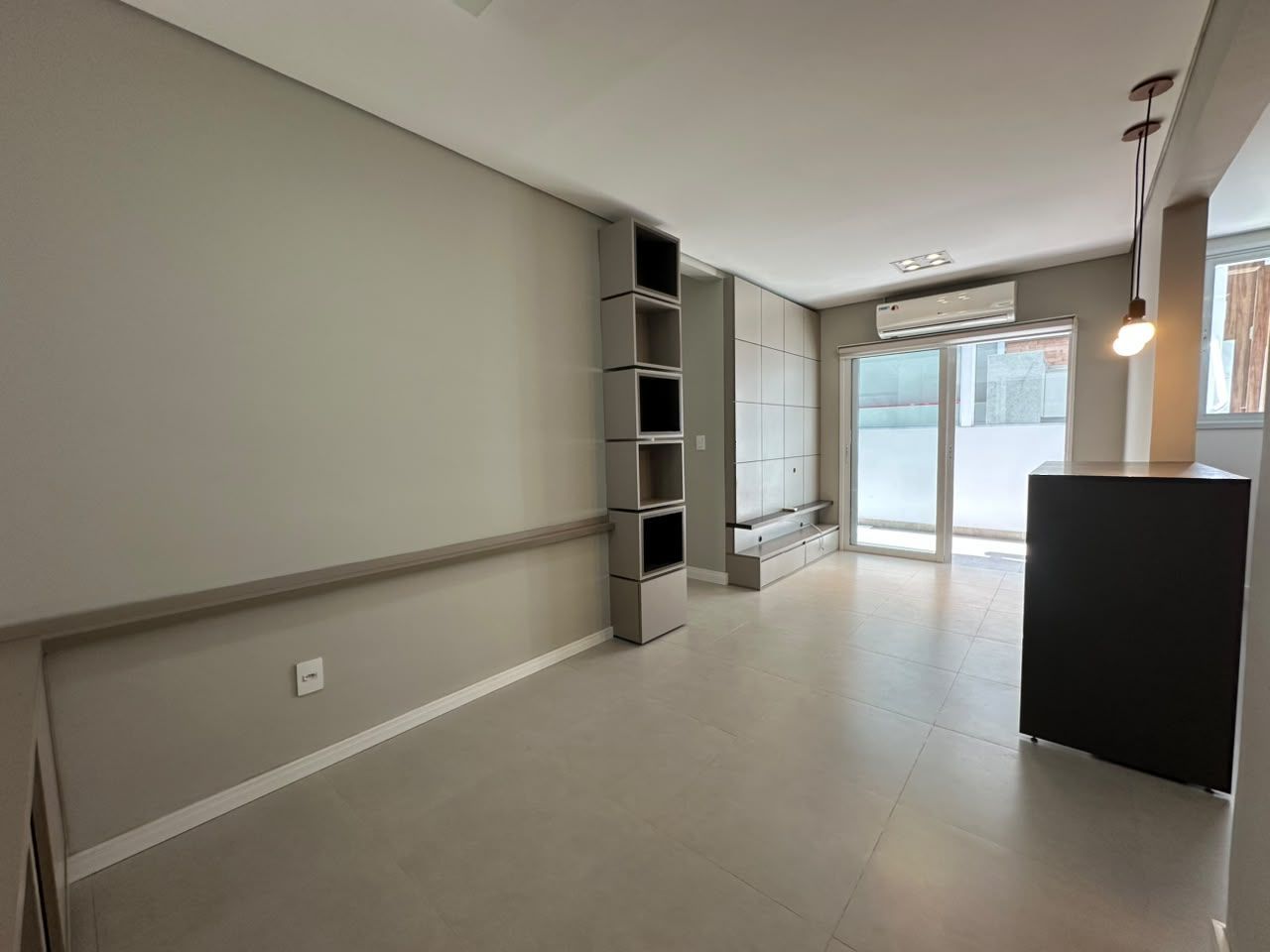 Apartamento garden espaçoso com 03 quartos e suite no Bairro cristal/ Porto Alegre.