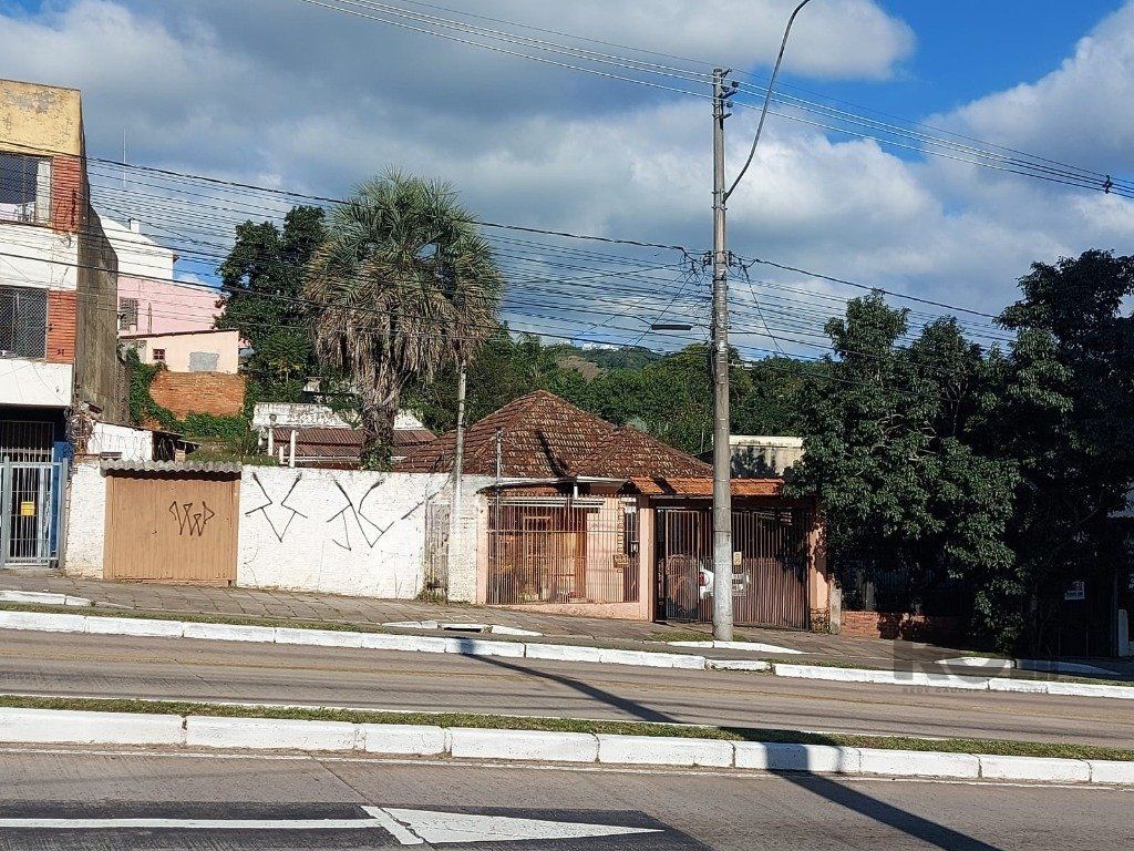 Casa à venda com 2 quartos, 638m², 1 suíte, 2 vagas, Rua Coronel Aparício Borges no bairro Glória em Porto Alegre