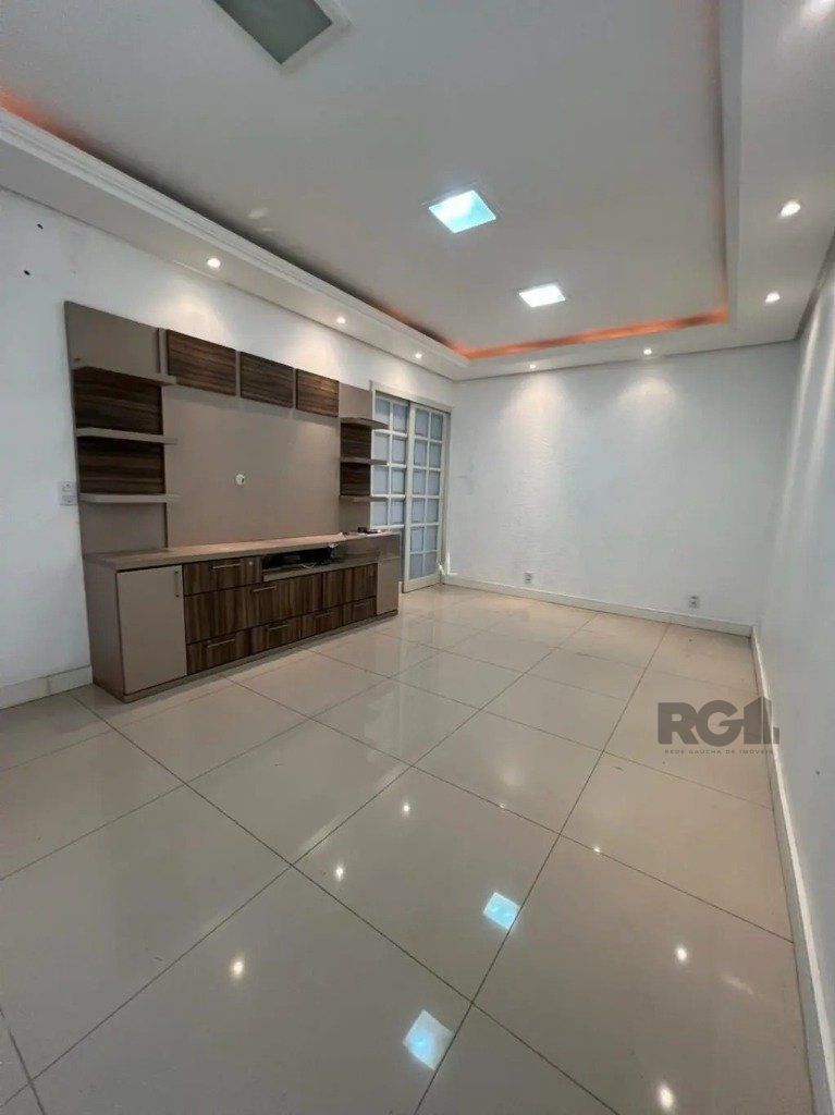 Casa à venda com 3 quartos, 173m² - Foto 1