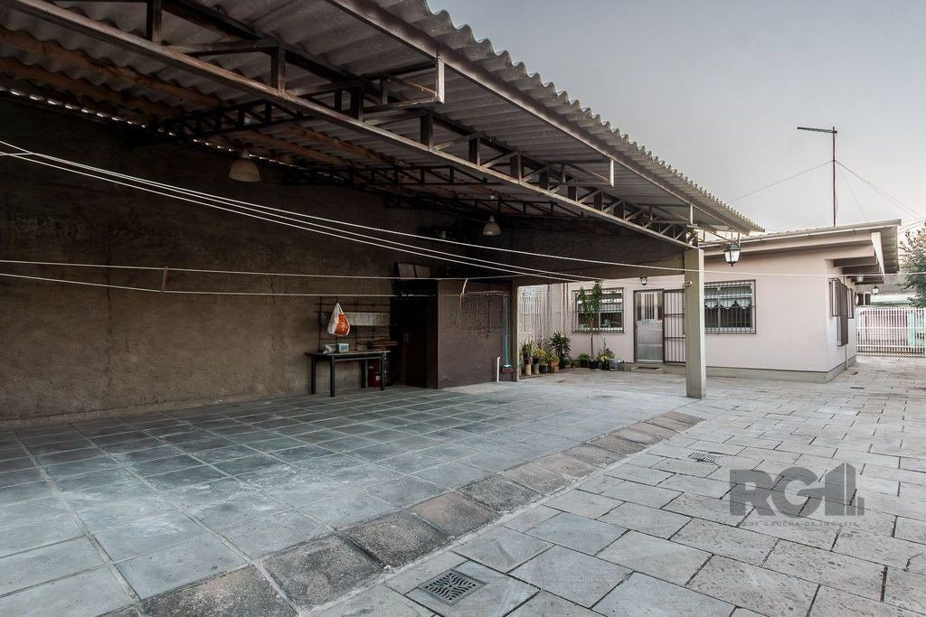 Casa à venda com 4 quartos, 200m² - Foto 2