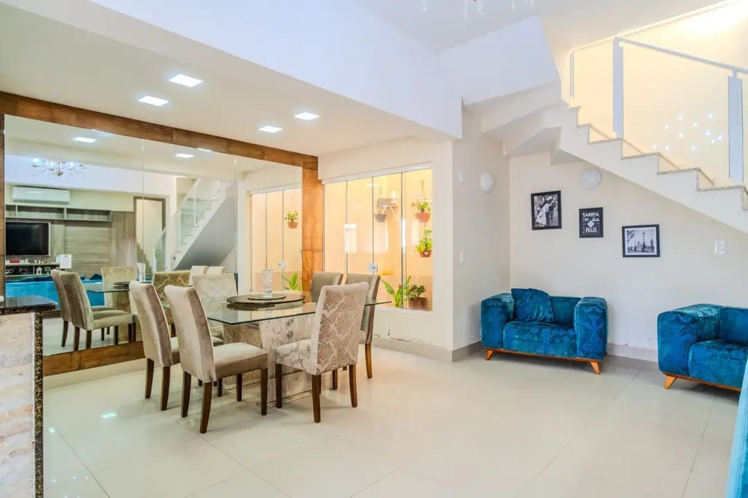 Casa à venda com 239m², 5 quartos, 1 suíte, 2 vagas no bairro Santa Tereza em Porto Alegre