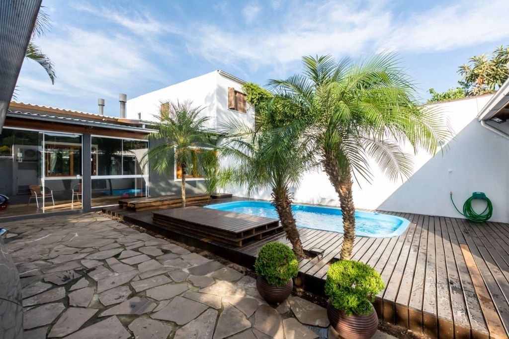 Casa de 2 dormitórios à venda no Bairro na Lomba do Pinheiro - Porto Alegre